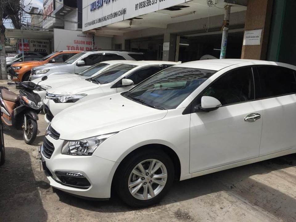 Thị trường xe ô tô cũ “ảm đạm” vì cửa hàng… “không có xe để bán”? - 1 Thị trường xe ô tô cũ tại TPHCM đang khá “ảm đạm”, lượng xe bán ra của nhiều cửa hàng bị sụt giảm khoảng 50%.