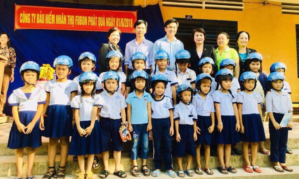 Fubon life Việt Nam: Quà Tết thiếu nhi thắp sáng nụ cười trẻ thơ - 3 Fubon life Việt Nam: Quà Tết thiếu nhi thắp sáng nụ cười trẻ thơ - 3