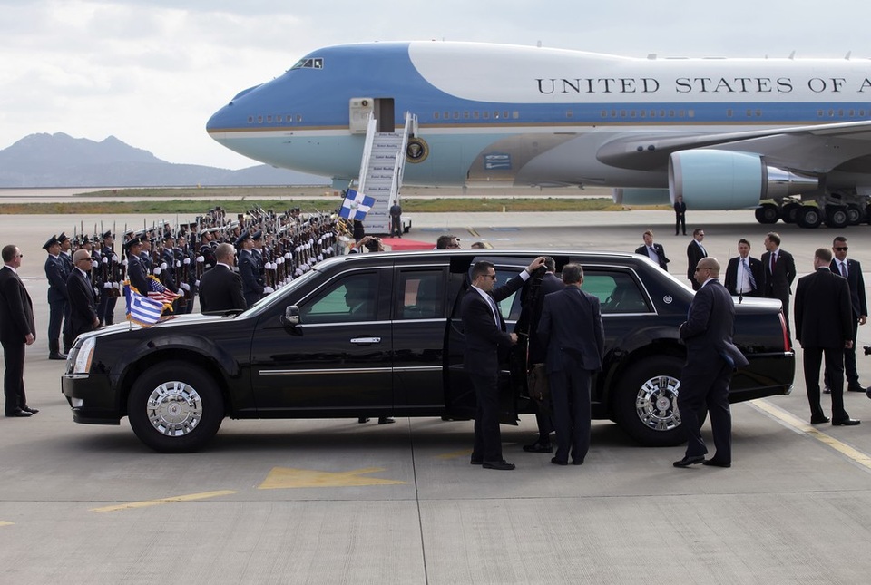 “Chim mồi” và lính bắn tỉa bảo vệ Tổng thống Trump tới Singapore - 3 Dàn xe sẵn sàng phục vụ khi máy bay chở tổng thống Mỹ hạ cánh (Ảnh: Getty)