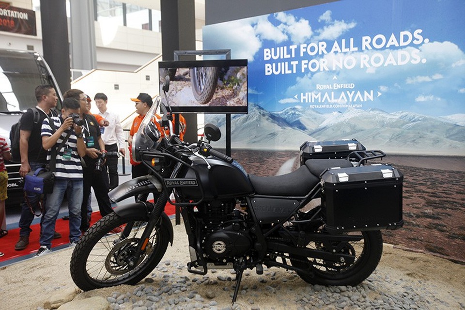 Triển lãm Auto Expo 2018: Cuộc chơi của các dòng môtô phân khối lớn - 6 Royal Enfield Himalayan sẽ phải cạnh tranh vất vả cùng Kawasaki Versys-X tại Việt Nam.