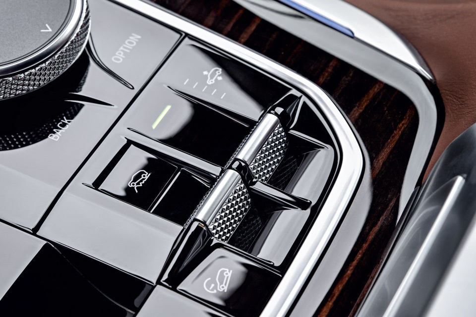 BMW X5 thế hệ mới - Sự thay đổi dè dặt - 19 BMW X5 thế hệ mới - Sự thay đổi dè dặt - 19