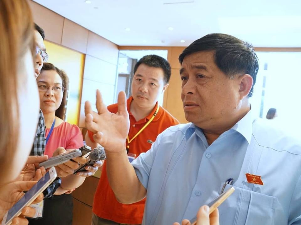 Làm đặc khu mà sợ chuyện này, chuyện khác thì… mắc mưu rồi! - 1 Bộ trưởng Nguyễn Chí Dũng: Dự thảo không có một từ, một chữ nào liên quan tới Trung Quốc.