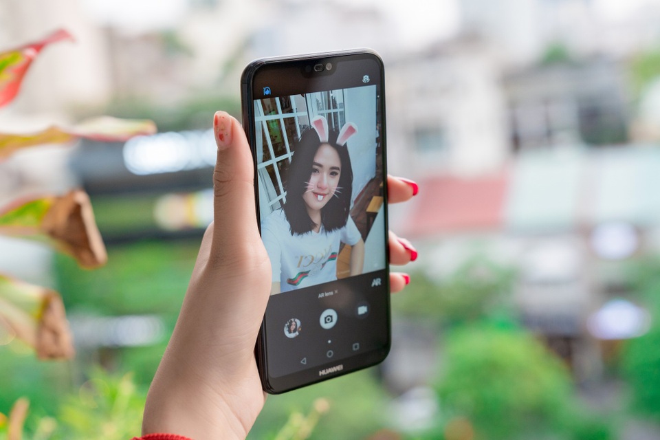 Smartphone - Bạn đồng hành đắc lực mùa World Cup 2018 - 3 Với những trang bị trên, Nova 3e rất xứng đáng để gọi bằng cái tên “Smartphone tầm trung hoàn hảo nhất” của Huawei khiến tất cả các đối thủ khác phải dè chừng.