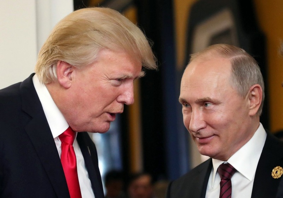 Tổng thống Putin khen ông Trump "can đảm" khi quyết gặp ông Kim Jong-un - 1
Tổng thống Nga Vladimir Putin (phải) và Tổng thống Mỹ Donald Trump (Ảnh: Reuters)