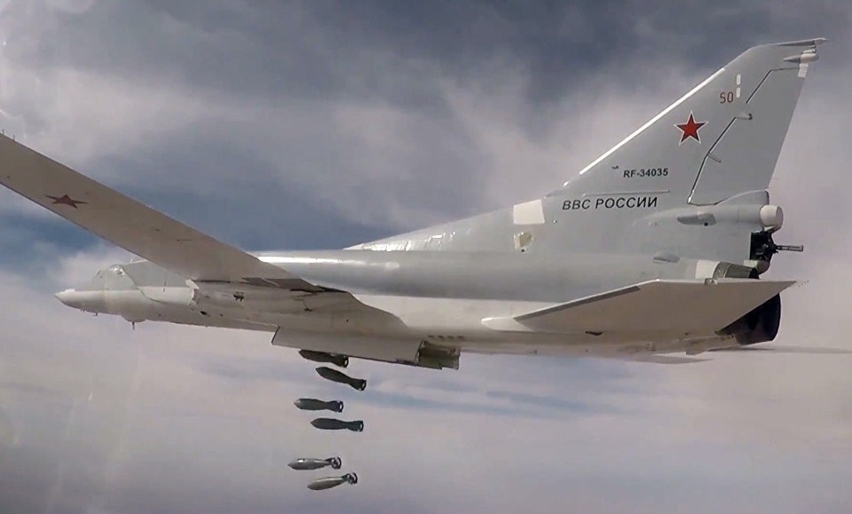 Uy lực đáng gờm của "sát thủ" diệt tàu sân bay Tu-22M3 - 3 Phi đội Tu-22M3 mà Nga đang nâng cấp gồm 20-30 chiếc dự kiến sẽ trở thành biến thể Tu-22M3M trang bị động cơ đẩy Kuznetsov NK-25 Turbofans, cho lực đẩy 50.000 pound. Thêm vào đó, tương tự như với “thiên nga” Tu-160M2 Blackjack trước đó, Tu-22M3M cũng sẽ được hiện đại hóa với hàng loạt các vũ khí mới, trong đó có tên lửa Kh-32. Tu-22M3 cũng được trang bị hệ thống radar Leninets PN-AD và hệ thống định vị/tấn công NK-45.