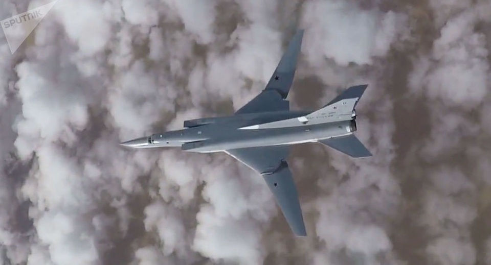 Uy lực đáng gờm của "sát thủ" diệt tàu sân bay Tu-22M3 - 1 Tupolev Tu-22M3 (NATO gọi là Backfire-C) là biến thể hiện đại nhất của máy bay ném bom tầm xa Tu-22M của không quân Nga cho tới thời điểm hiện tại. Tuy Tu-22M3 đã có tuổi đời hơn 40 năm khi lần đầu bay thử vào năm 1977 nhưng uy lực của dòng máy bay này vẫn khiến cho các đối thủ phải e ngại.