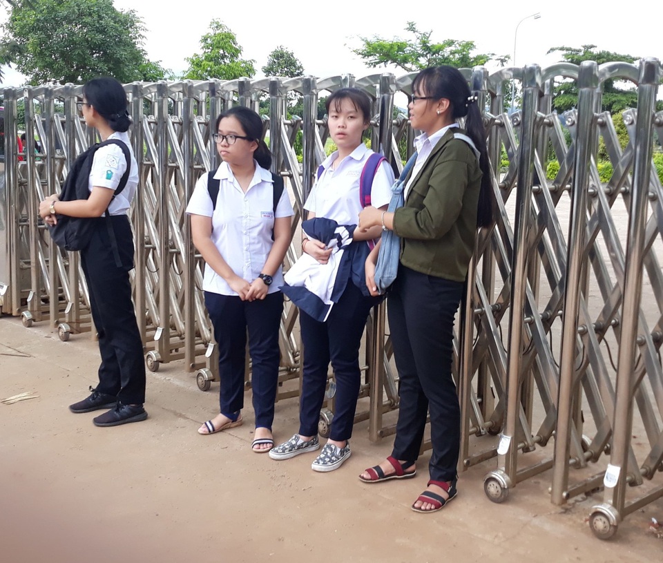 Đắk Lắk: 1.400 thí sinh “tranh suất” vào trường chuyên phố núi - 1 Thí sinh kết thúc môn thi đầu tiên tại trường THPT Chuyên Nguyễn Du