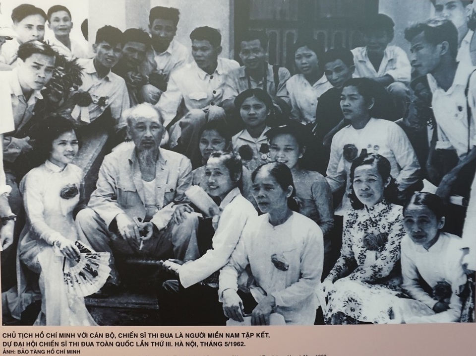 Khai mạc triển lãm “Chủ tịch Hồ Chí Minh với phong trào Thi đua yêu nước” - 8 Khai mạc triển lãm “Chủ tịch Hồ Chí Minh với phong trào Thi đua yêu nước” - 8