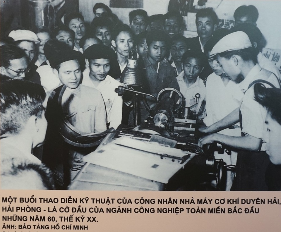 Khai mạc triển lãm “Chủ tịch Hồ Chí Minh với phong trào Thi đua yêu nước” - 9 Khai mạc triển lãm “Chủ tịch Hồ Chí Minh với phong trào Thi đua yêu nước” - 9