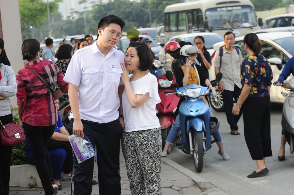 Lời tâm tình của mẹ trước cửa trường thi