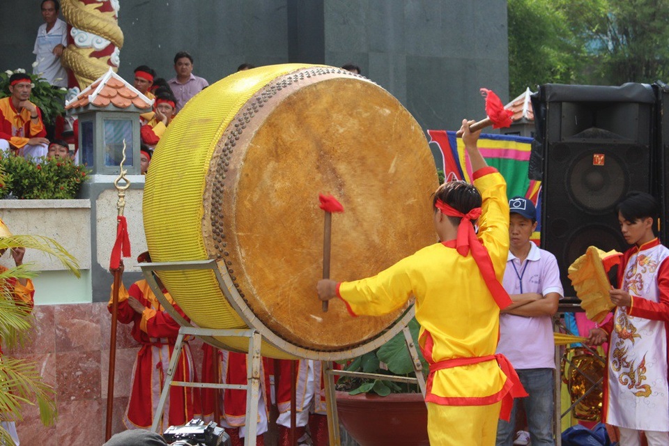 Đông nghịt người đến dự Lễ Hội vía bà Chúa Xứ núi Sam - 1 Tối ngày 5/6, Lễ Hội vía Bà Chúa Xứ núi Sam chính thức diễn ra