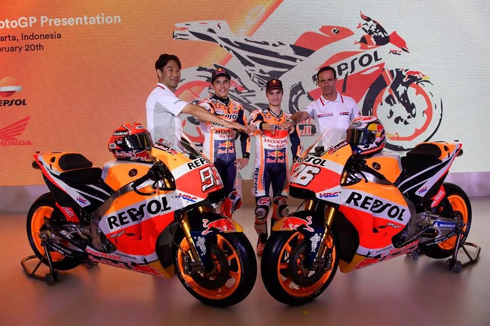 Chấn động: Pedrosa bất ngờ rời Repsol Honda Team, Lorenzo lập tức thế chỗ - 1
Kể từ mùa giải MotoGP 2019, Pedrosa (thứ hai từ phải sang) sẽ không còn là người của Repsol Honda Team