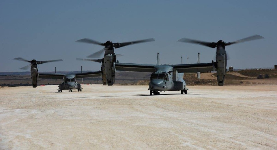 Mỹ hé lộ dàn máy bay quân sự tại căn cứ ở Syria - 3 Máy bay MV-2 Osprey của Mỹ tại căn cứ ở Syria.