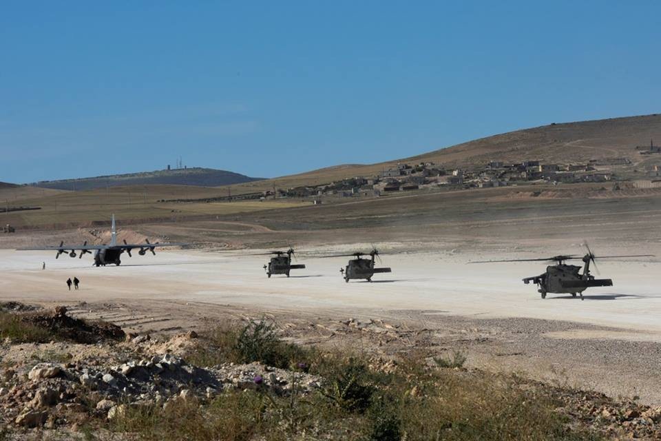 Mỹ hé lộ dàn máy bay quân sự tại căn cứ ở Syria - 4 Các máy bay quân sự Mỹ được triển khai tại Syria