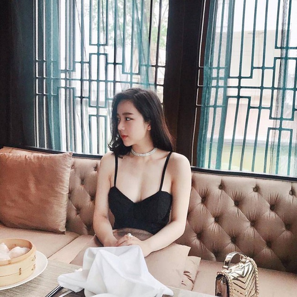 Những lần đăng ảnh khiến fan "sốt xình xịch" của hot girl ngủ gật - 16
Chỉ cần ngồi yên và chụp ảnh, Thủy Tiên cũng tạo ra sức hút.