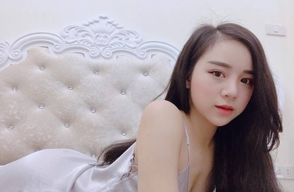 Những lần đăng ảnh khiến fan "sốt xình xịch" của hot girl ngủ gật - 19
Sau khi tốt nghiệp THPT, Thủy Tiên mong muốn theo đuổi nghiệp ca hát.