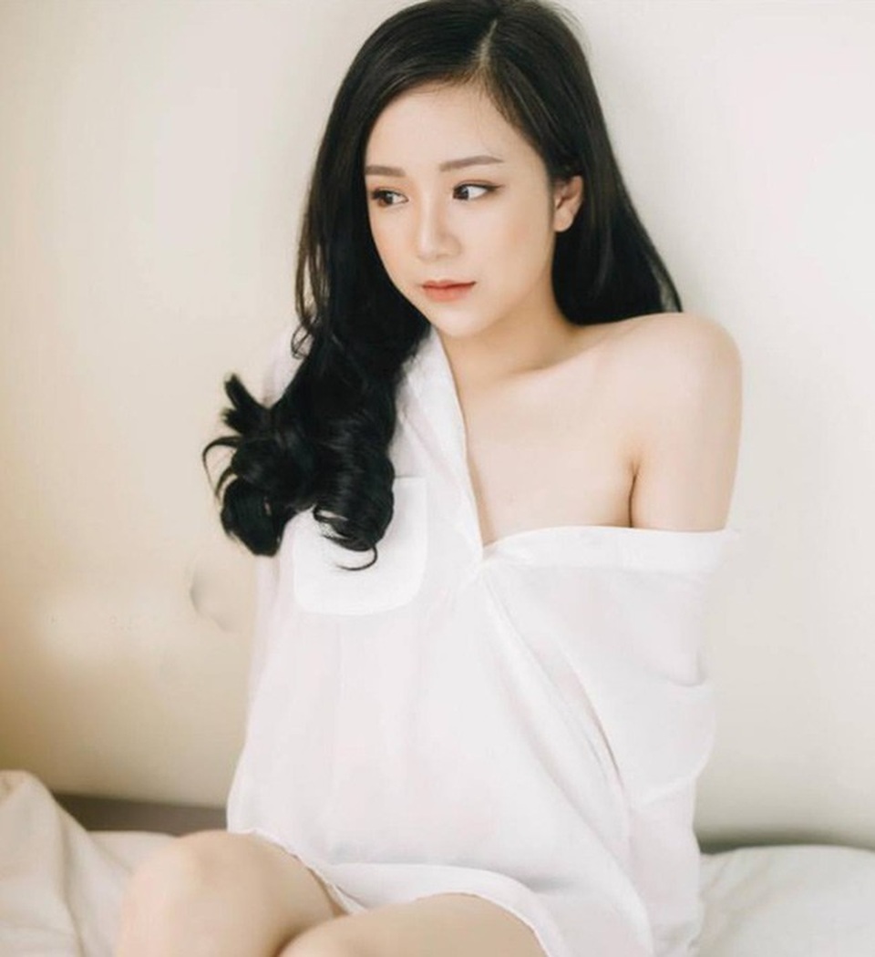 Những lần đăng ảnh khiến fan "sốt xình xịch" của hot girl ngủ gật - 3
Thế nhưng, Thủy Tiên lại khiến fan bất ngờ khi chia sẻ những hình ảnh sexy thế này.