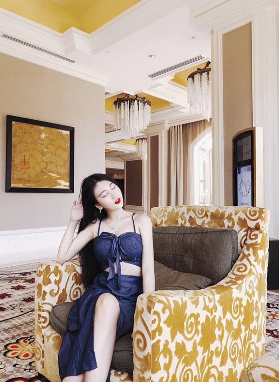 Mùa hè nóng bỏng của hai "cô út" nổi tiếng mạng xã hội - 7
Ý Nhi hiện là sinh viên ngành Quản trị Kinh doanh Quốc tế Marketing tại trường Đại học Ngoại ngữ TP.HCM.