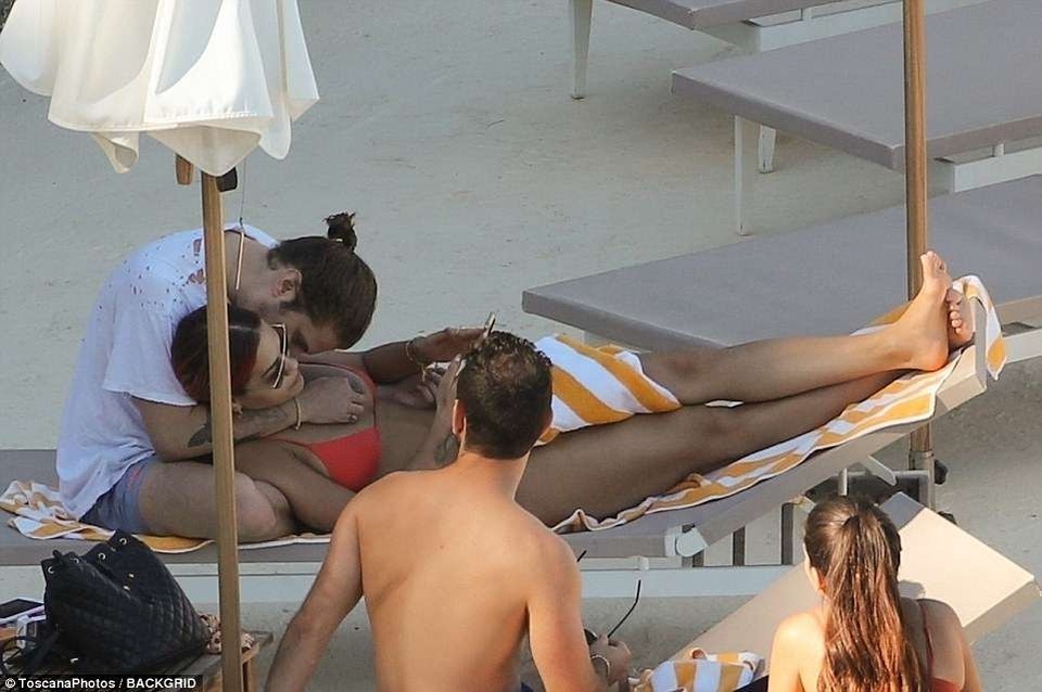 Rita Ora diện bikini gợi cảm bên bạn trai - 25 Rita Ora diện bikini gợi cảm bên bạn trai - 25