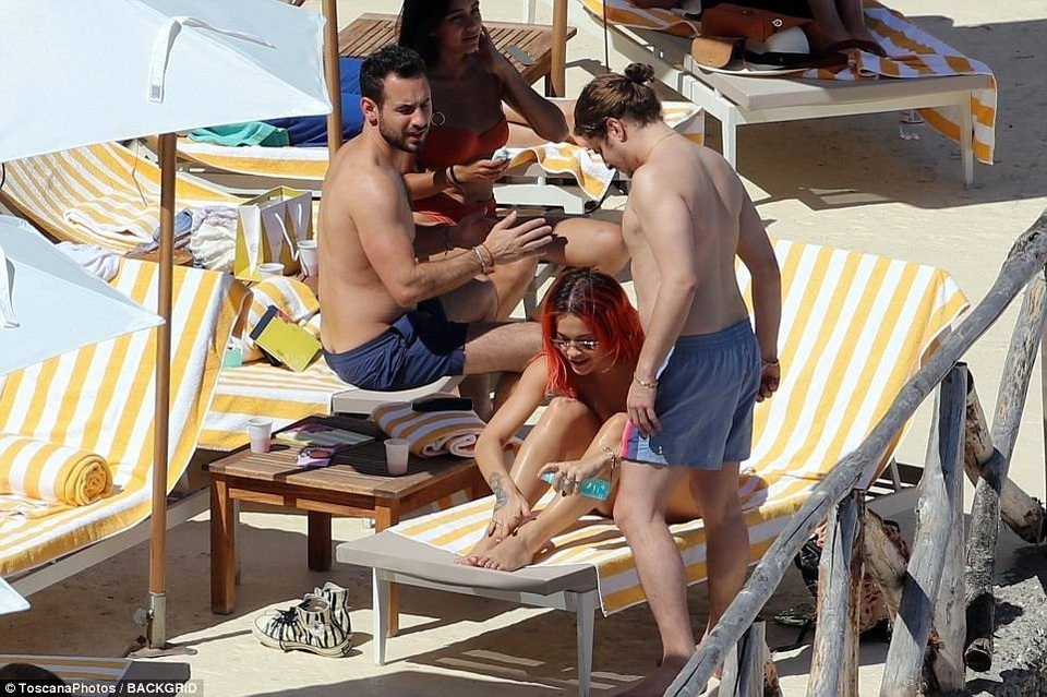 Rita Ora diện bikini gợi cảm bên bạn trai - 21 Rita Ora diện bikini gợi cảm bên bạn trai - 21