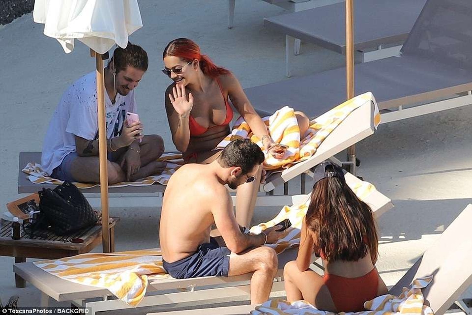 Rita Ora diện bikini gợi cảm bên bạn trai - 33 Rita Ora diện bikini gợi cảm bên bạn trai - 33
