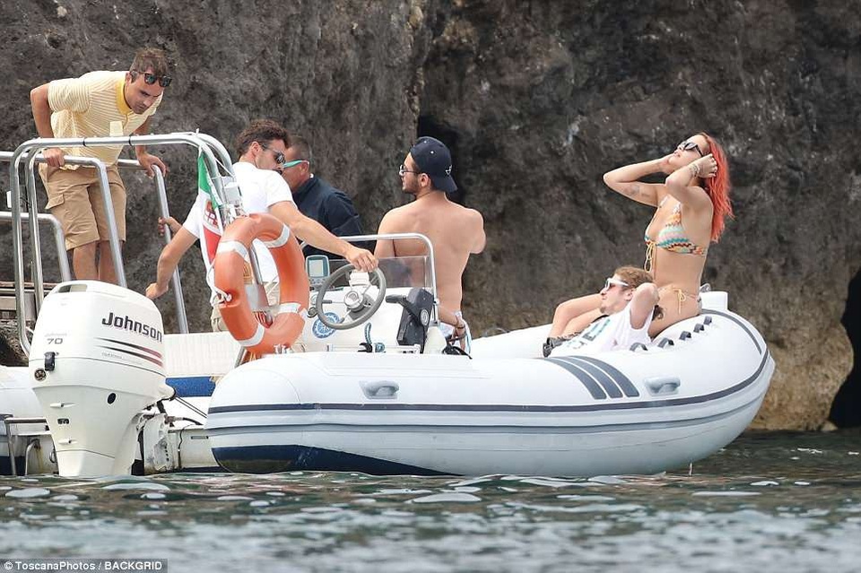 Rita Ora diện bikini gợi cảm bên bạn trai - 41 Rita Ora diện bikini gợi cảm bên bạn trai - 41