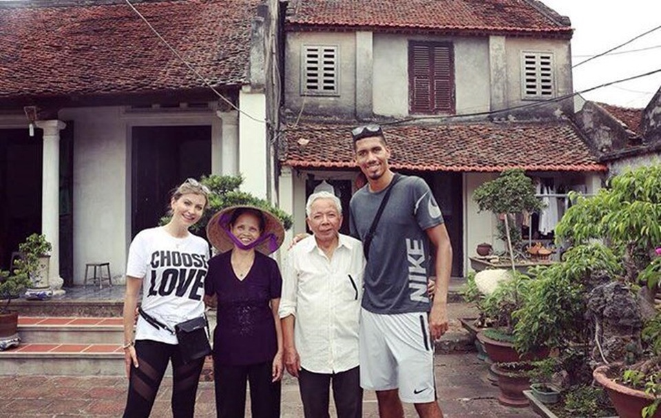 Lỡ hẹn với World Cup, Smalling sang Việt Nam đá cầu với người hâm mộ - 6