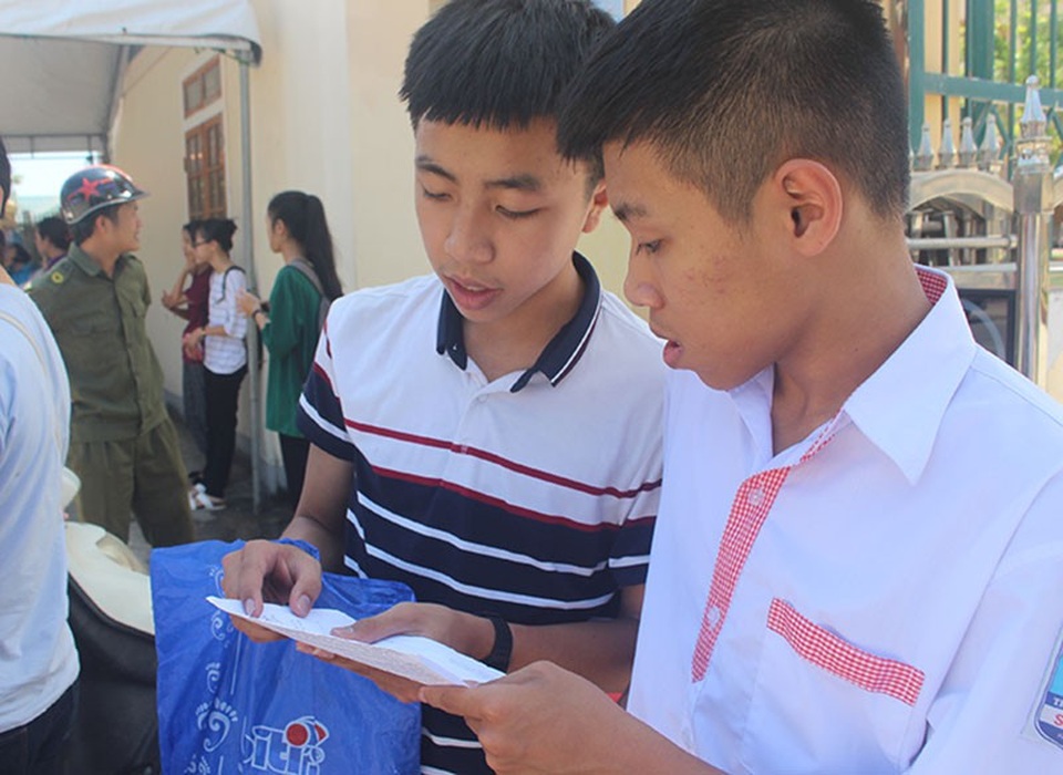 Tuyển sinh trường THPT Chuyên Hà Tĩnh: Đề dễ nhưng vẫn áp lực vì tỷ lệ chọi cao - 3 Một số thí sinh tỏ vẻ tiếc nuối vì không kịp thời gian làm hết bài thi.