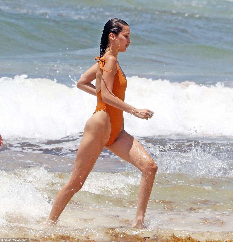 
Từ đầu năm tới giờ, Bella Hadid bay khắp thế giới bận rộn với những chuyến đi quảng cáo, trình diễn thời trang
