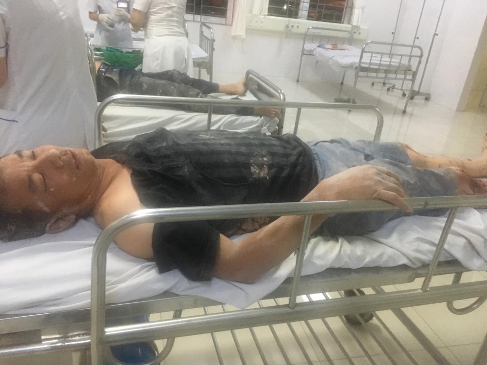 Bị côn đồ đánh đập dã man, 3 người trong một nhà trọng thương - 4 
Nạn nhân Mạnh bị gãy 3 xương sườn, vỡ xương bánh chè cùng một số thương tích khác