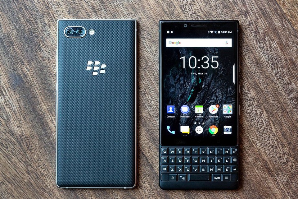 BlackBerry trình làng smartphone camera kép đầu tiên của hãng - 2 KEY2 sở hữu bàn phím vật lý QWERTY đặc trưng của BlackBerry
