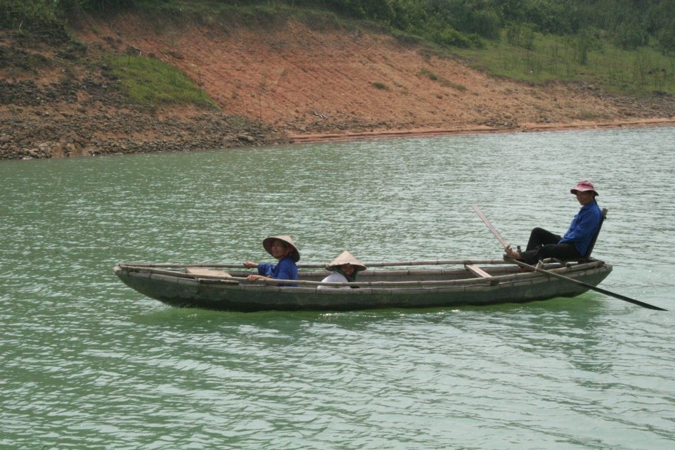Trắm đen khổng lồ to hơn người: Huyền thoại "thủy quái" hồ Thác Bà - 2 Trắm đen khổng lồ to hơn người: Huyền thoại "thủy quái" hồ Thác Bà - 2