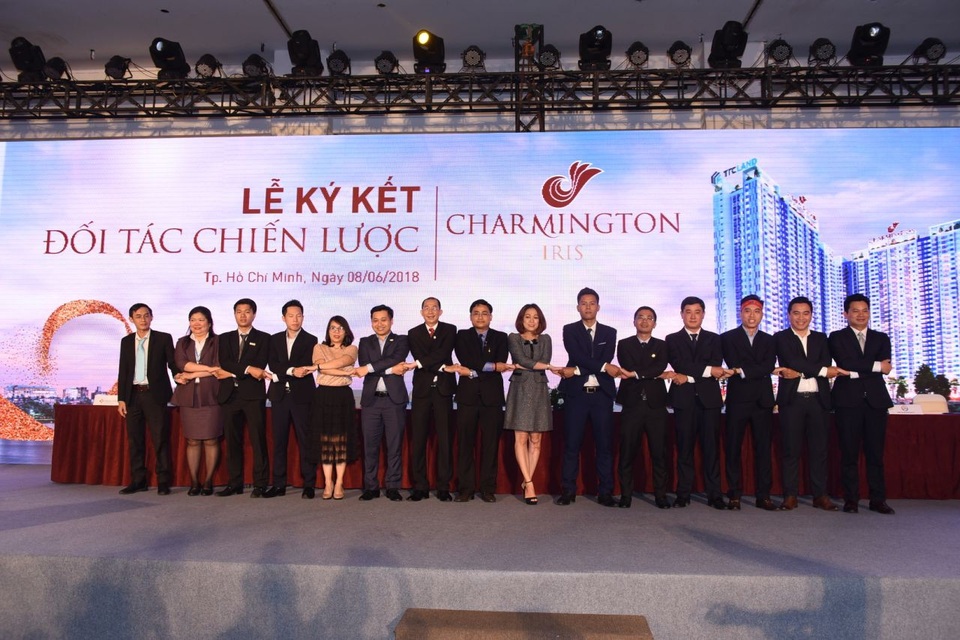 Charmington Iris chính thức được phân phối bởi hệ thống sàn liên kết độc quyền - 1
Lễ ký kết hợp tác phân phối độc quyền dự án Charmington Iris giữa TTC Land và hệ thống 12 sàn liên kết
