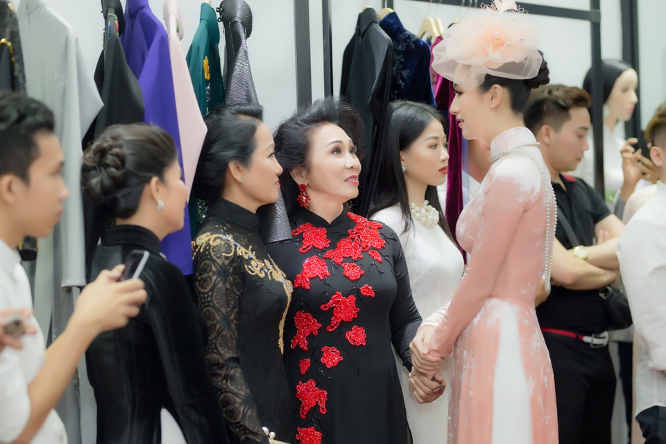 Hà Thu, Nam Thư "lép vế" trước vòng eo con kiến của Trác Thúy Miêu - 6 Hà Thu, Nam Thư "lép vế" trước vòng eo con kiến của Trác Thúy Miêu - 6