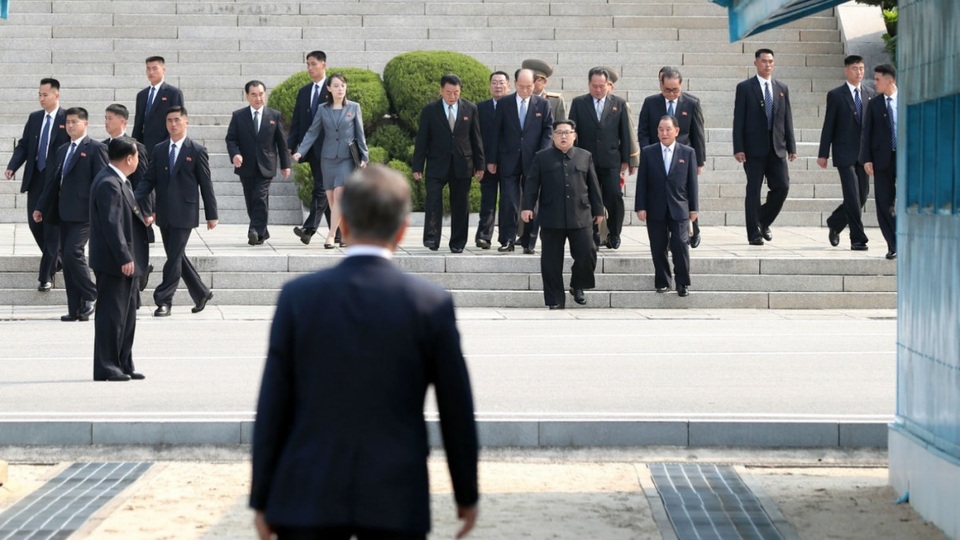 Tranh cãi chuyện trả tiền khách sạn cho ông Kim Jong-un tại Singapore - 4 Phái đoàn tháp tùng ông Kim Jong-un tới hội nghị thượng đỉnh liên Triều hồi tháng 4 (Ảnh: Reuters)