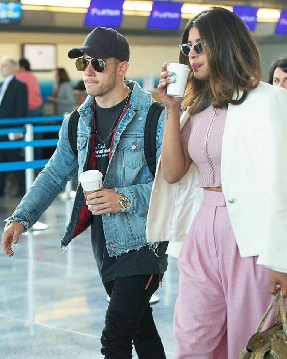 Hoa hậu thế giới sành điệu bên bạn trai tin đồn kém 10 tuổi - 5
Những ngày này, Nick Jonas và Priyanka Chopra thường xuyên bình luận qua lại trang cá nhân của nhau bằng những lời nói ngọt ngào