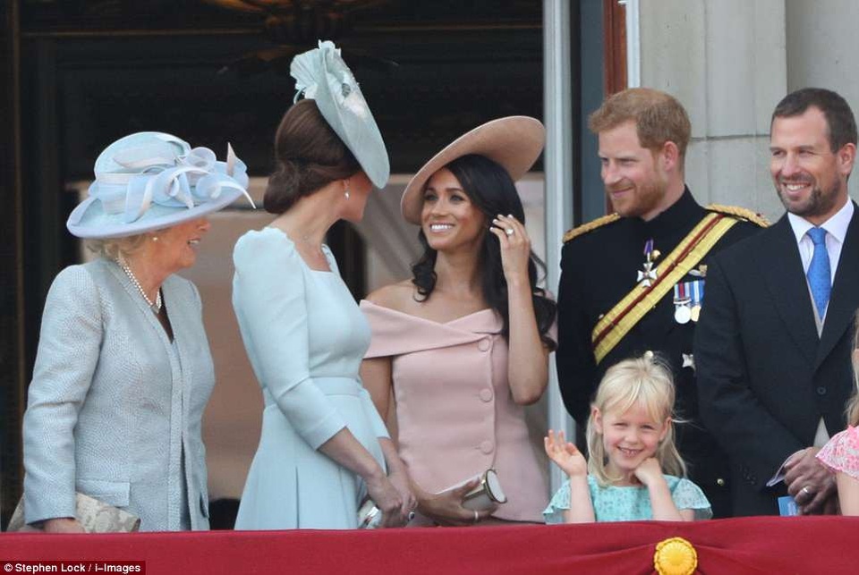 Công nương Meghan Markle xinh đẹp tái xuất - 8
Vào ngày 14/6 tới, Meghan sẽ cùng nữ hoàng Elizabeth II đến Chester để dự khai trương trung tâm văn hóa Storyhouse