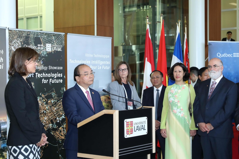 Thủ tướng dự buổi trình diễn “Công nghệ thông minh cho tương lai” tại Đại học Laval, Canada - 1
Thủ tướng Chính phủ Nguyễn Xuân Phúc phát biểu tại sự kiện.