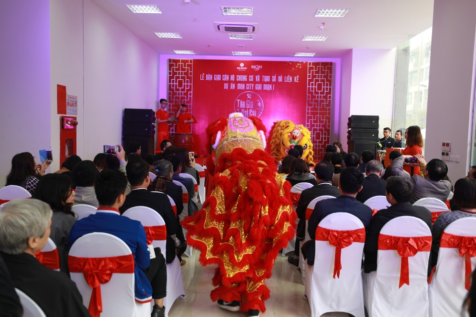 Tưng bừng lễ bàn giao căn hộ chung cư và trao sổ đỏ cho cư dân khu liền kề dự án HD Mon - 7 Tưng bừng lễ bàn giao căn hộ chung cư và trao sổ đỏ cho cư dân khu liền kề dự án HD Mon - 7
