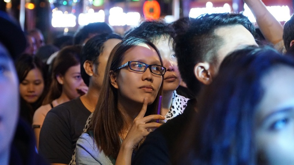 
Chương trình nghệ thuật đếm ngược chào đón năm mới có những giây phút trầm lắng như một sự nhắc nhở về một năm đã qua
