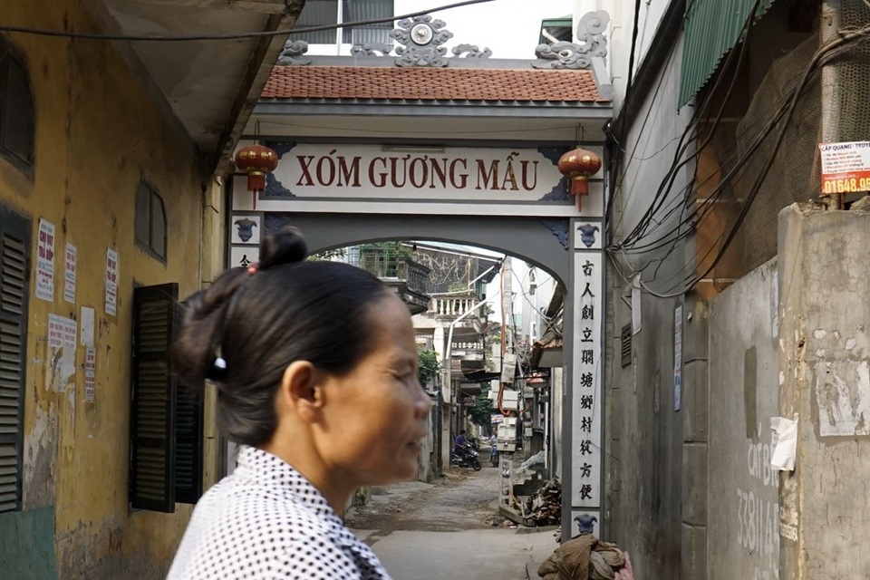 Thông điệp đặc biệt trên những cổng làng ngoại thành Hà Nội - 8
Hệ thống cổng của người Việt xưa khá phong phú, cổng lớn thường đặt theo hướng Đông, cổng sau hướng Tây. Bên cạnh đó, mỗi thôn xóm bên trong lại có một cổng nhỏ.