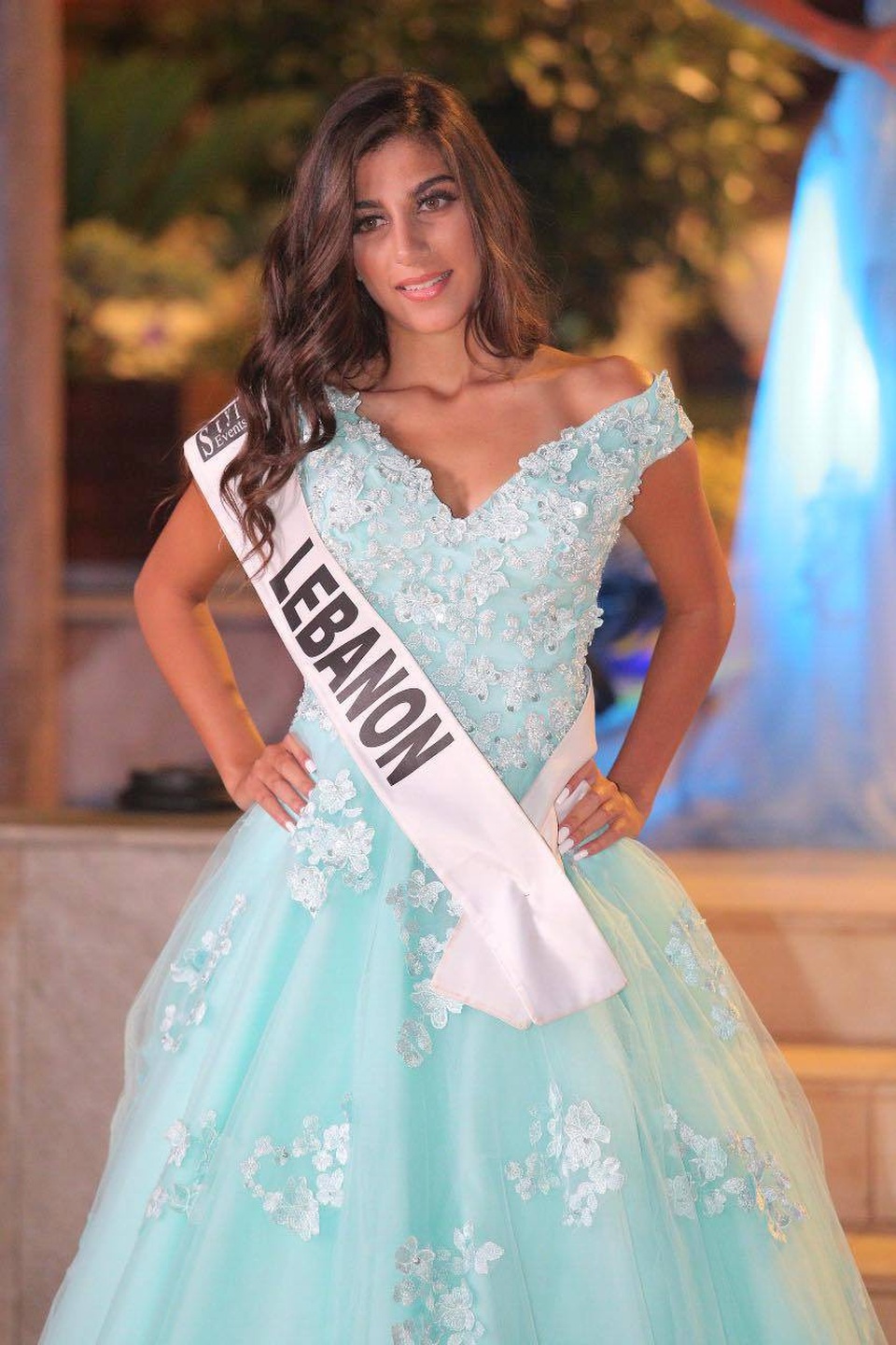 Bị cắt nát quốc phục, nhan sắc Việt vẫn xuất sắc đăng quang Miss Asia World 2018 - 5 Tiếp đó là danh hiệu Á hậu 3 thuộc về đại diện nước chủ nhà Lebanon.