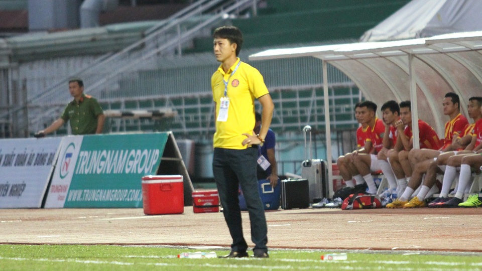 Con trai HLV Nguyễn Thành Vinh xúc động với chiến thắng đầu tiên tại V-League - 1 HLV Nguyễn Thành Công trong ngày đầu dẫn dắt một đội bóng tại V-League (ảnh: Trọng Vũ)