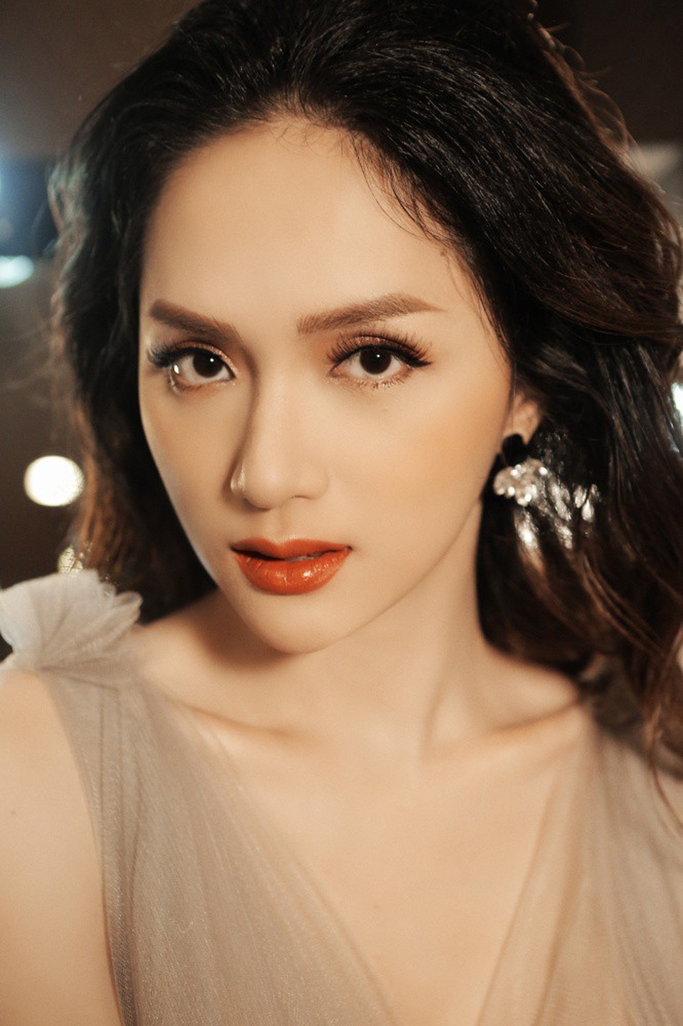 Phạm Hương, Hương Giang cười đùa xoá tan tin đồn “chèn ép”, “chơi xấu” - 5 Phạm Hương, Hương Giang cười đùa xoá tan tin đồn “chèn ép”, “chơi xấu” - 5