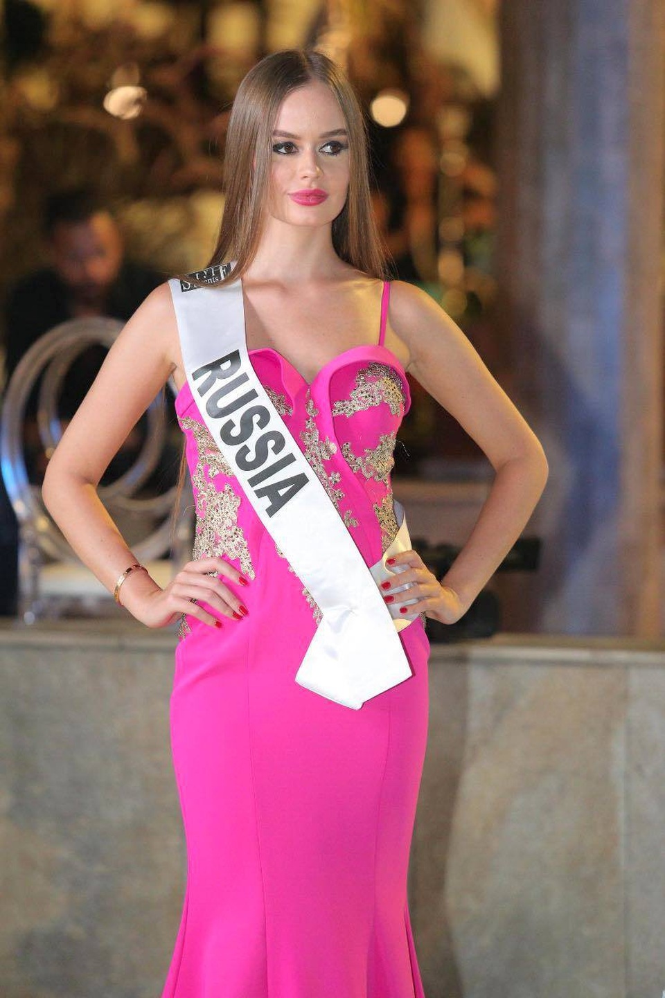 Bị cắt nát quốc phục, nhan sắc Việt vẫn xuất sắc đăng quang Miss Asia World 2018 - 4 Danh hiệu Á hậu 2 thuộc về người đẹp Nga.