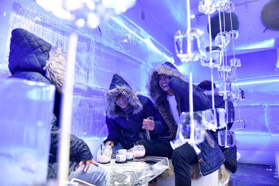 
Chủ quán cho biết đây là cà phê băng đá thứ 2 ở Việt Nam, trước đó đã có một quán ở TP Hồ Chí Minh.
