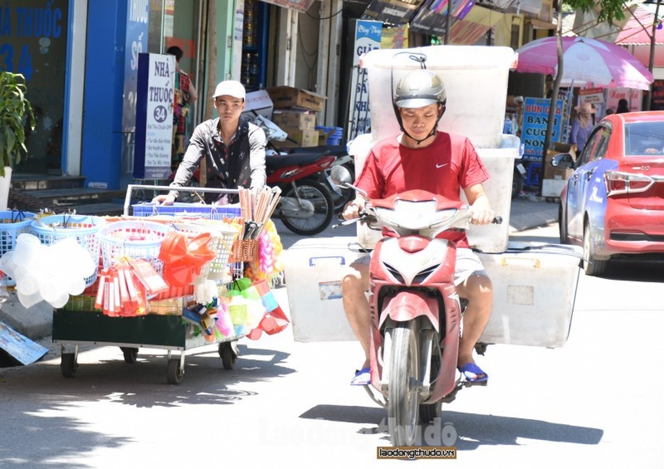 Mưu sinh giữa nắng hè đổ lửa - 9 Mưu sinh giữa nắng hè đổ lửa - 9