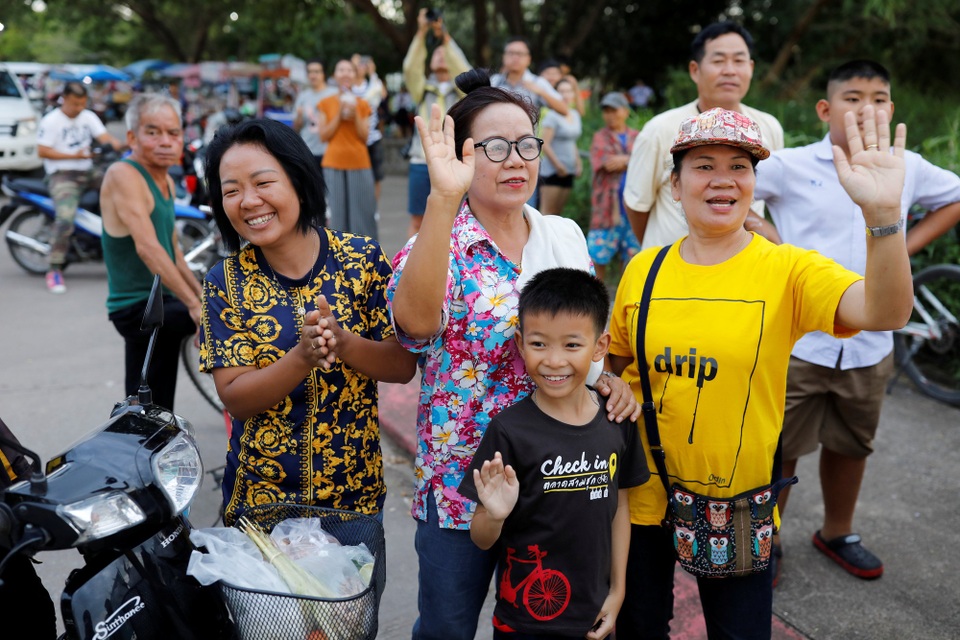 Toàn bộ 13 thành viên đội bóng Thái Lan được giải cứu khỏi hang - 2 Toàn bộ 13 thành viên đội bóng Thái Lan được giải cứu khỏi hang - 2