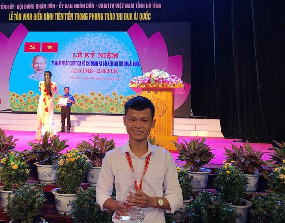 Nam sinh Hà Tĩnh chế tạo chân robot cho người khuyết tật - 3 Bằng những nỗ lực của mình, Lâm vinh dự được tỉnh nhà tôn vinh là điển hình tiên tiến trong phong trào thi đua yêu nước.