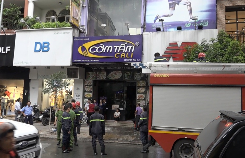 
Vụ hỏa hoạn được dập tắt sau khoảng 15 phút có mặt lực lượng PCCC.
